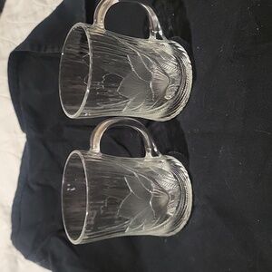 Arcoroc clear tulips design set of 2 excellent shape mugs. For coffee/tea cups.